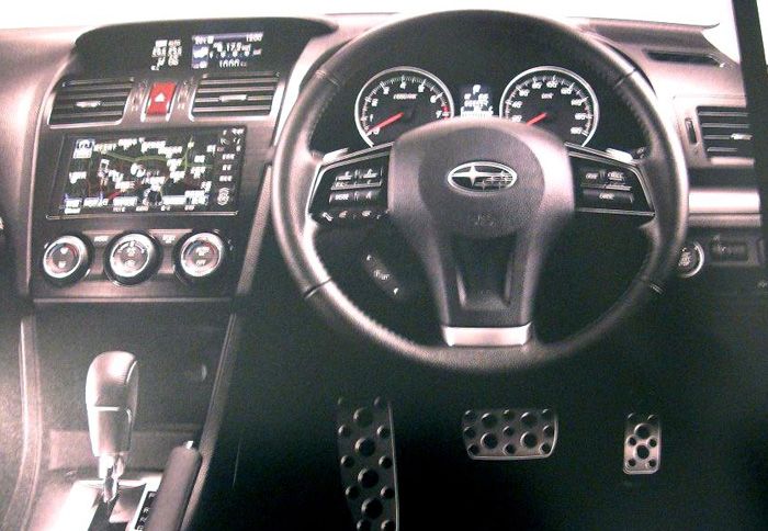 Πρόγευση παίρνουμε και από το εσωτερικό του μικρομεσαίου Subaru.